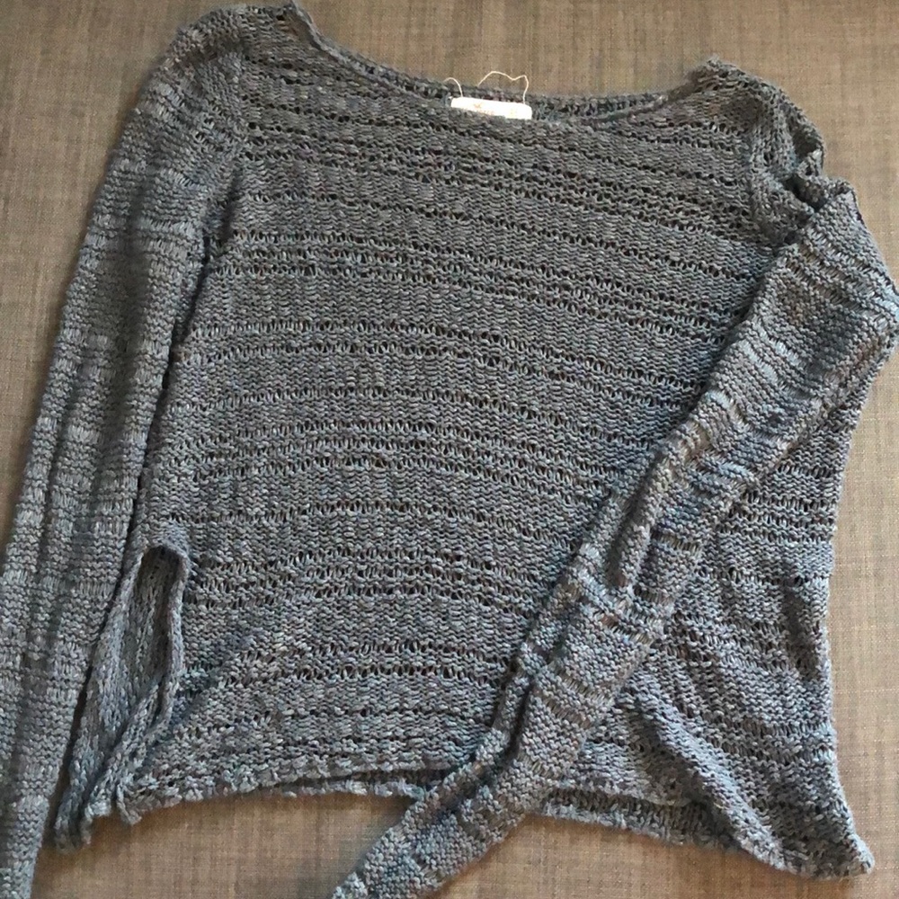 GENTLY USED Hollister XS split side sweater